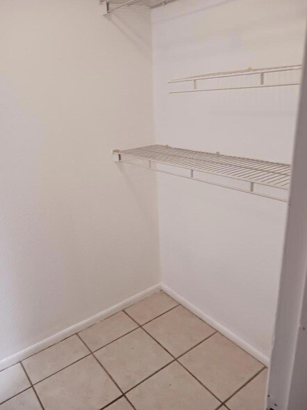 Building Photo - 1407 NE 56th St