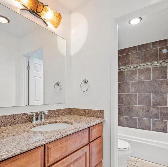 Building Photo - 4 bed 2 bath move-in ready home located in...