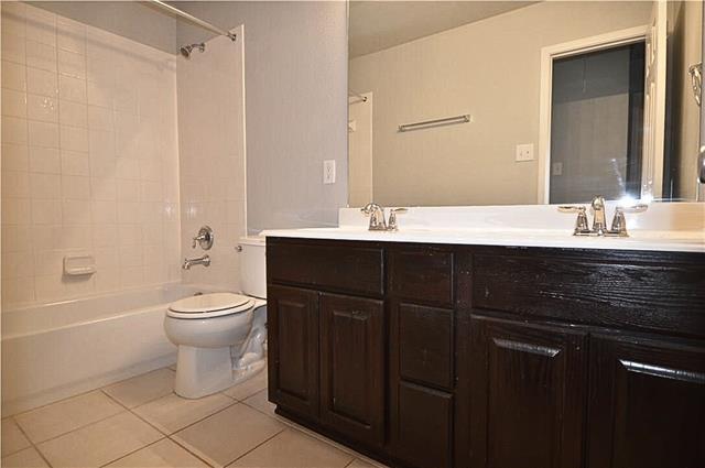 Building Photo - 1801 Willard Dr