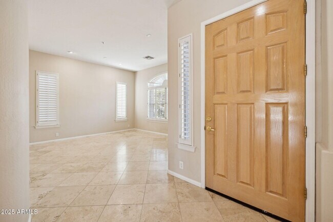 Building Photo - 13945 E Gail Rd