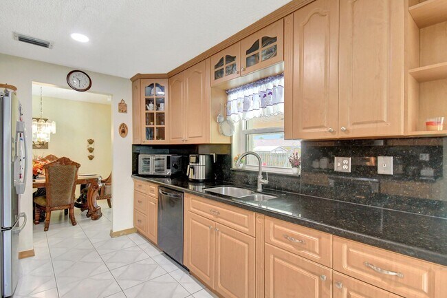 Building Photo - 5340 SW 115th Ave