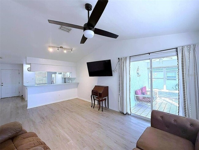 Building Photo - 504 Rose Apple Cir