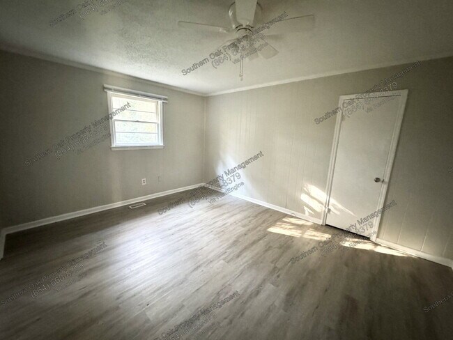 Building Photo - 200 Holliday Ln