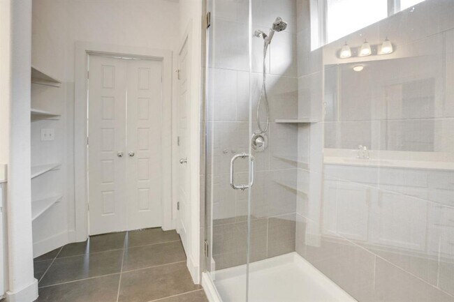 Building Photo - 5910 Rubicon Run