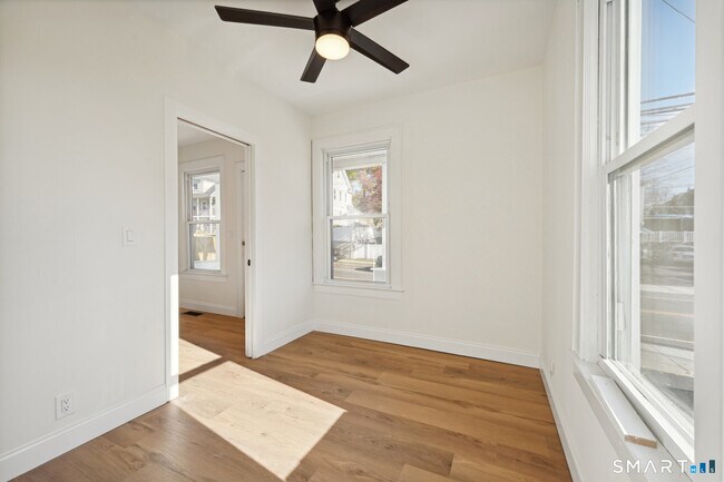 Building Photo - 21 Soundview Ave