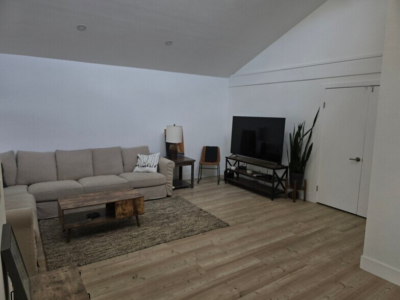 Building Photo - 6161 Caminito Baeza