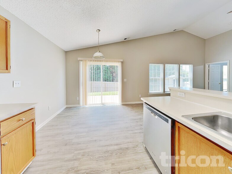 Building Photo - 115 Markham Dr