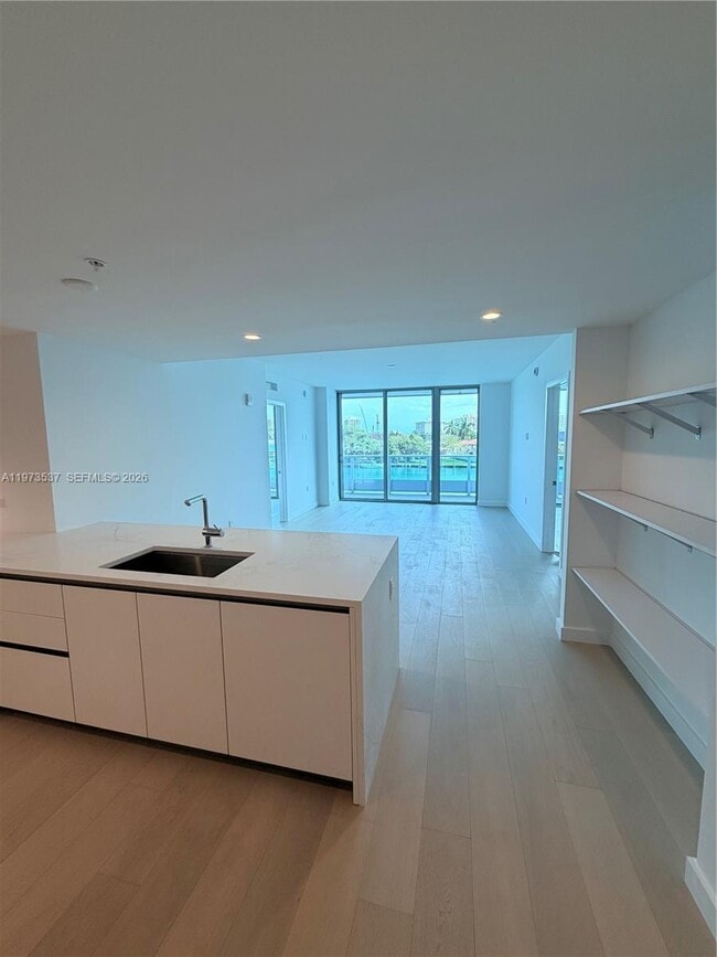 Building Photo - 9201 E Bay Harbor Dr