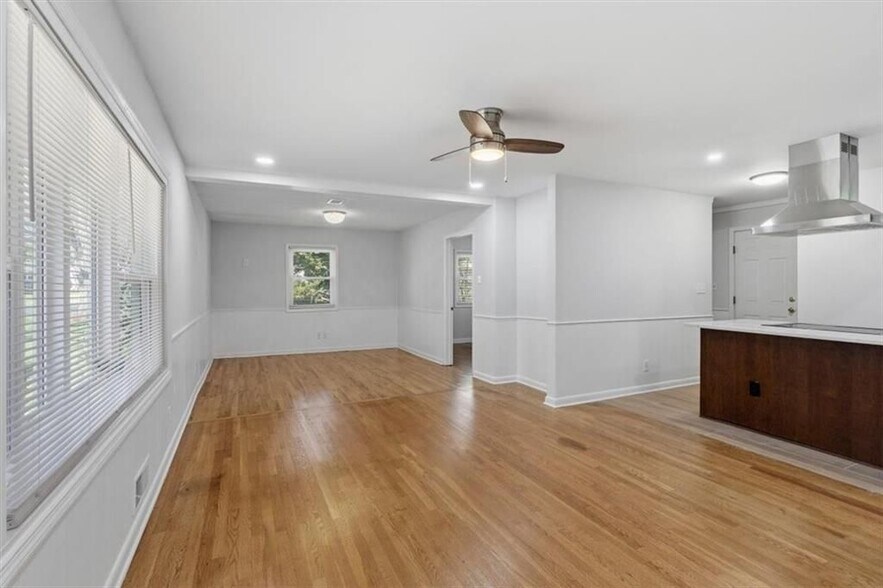 Building Photo - 2815 Carolyn Dr