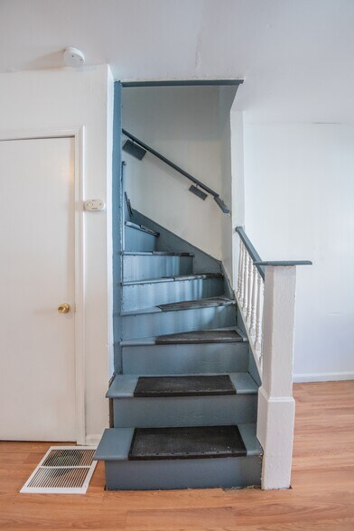 Building Photo - 506 Cherry St