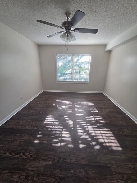 Building Photo - 6043 Green Forest Dr