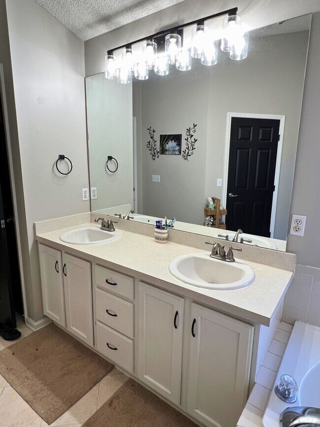 Building Photo - Charming 3-Bedroom, 2-Bath Home with Large...