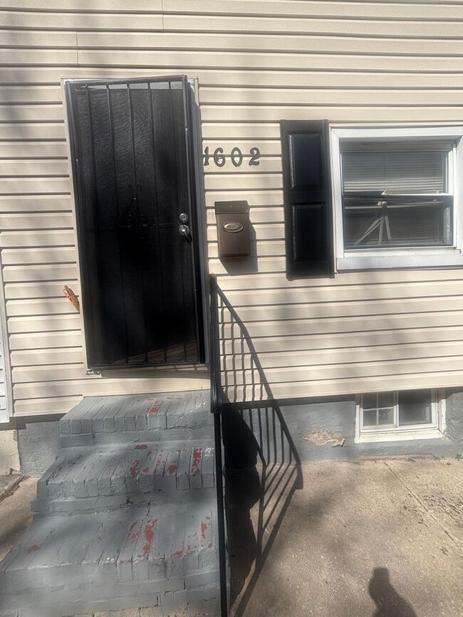 Building Photo - 1602 Cereal St