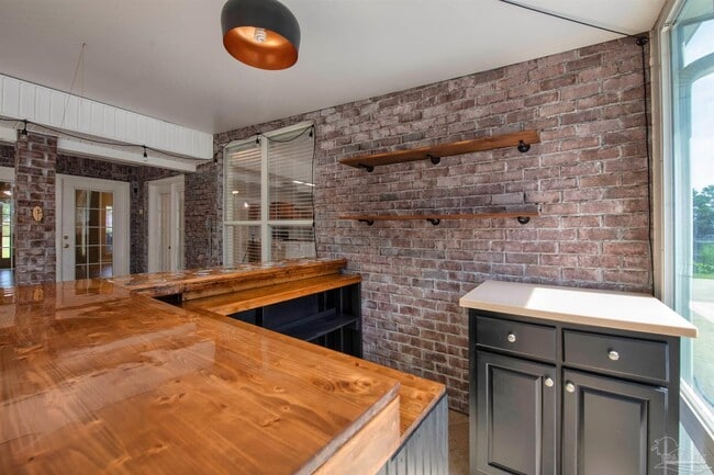 Building Photo - 2491 Parkridge Dr