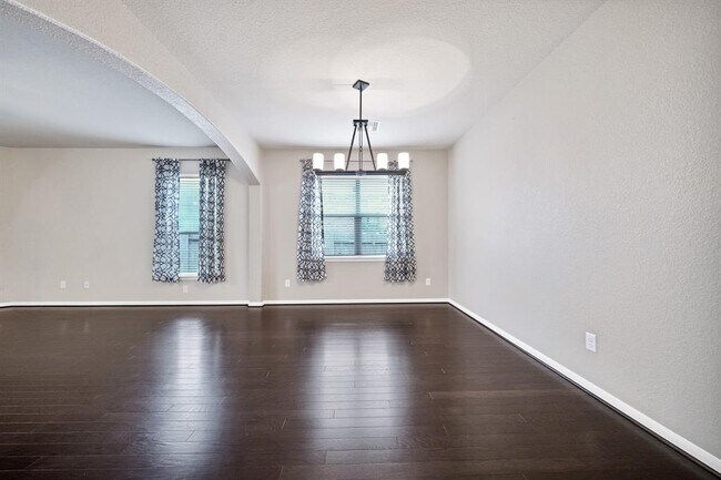 Building Photo - 107 Autumn Forest Ln