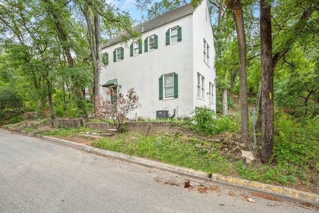 Building Photo - 3115 Benelva Dr