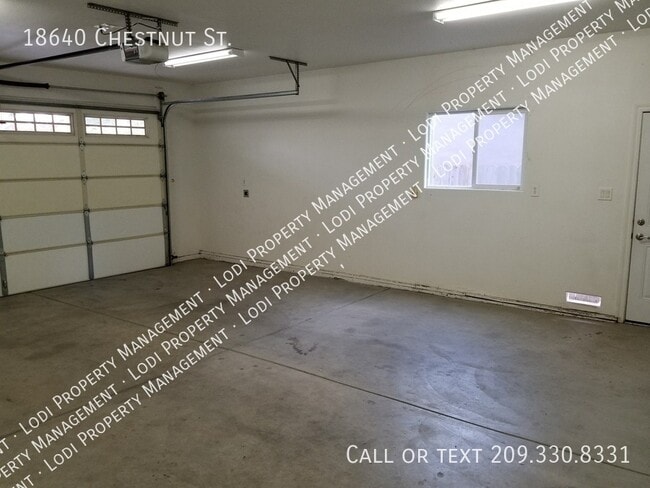 Building Photo - 18640 Chestnut St