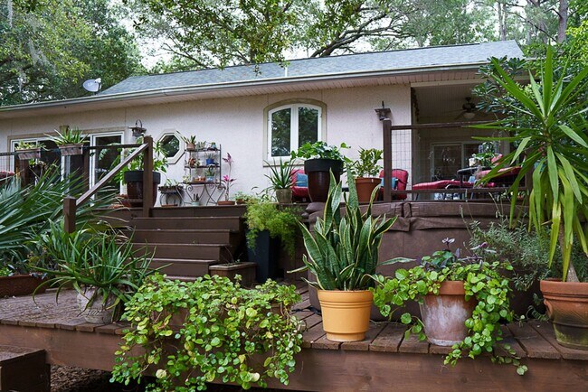 Building Photo - Amazing sunsets at this waterfront home