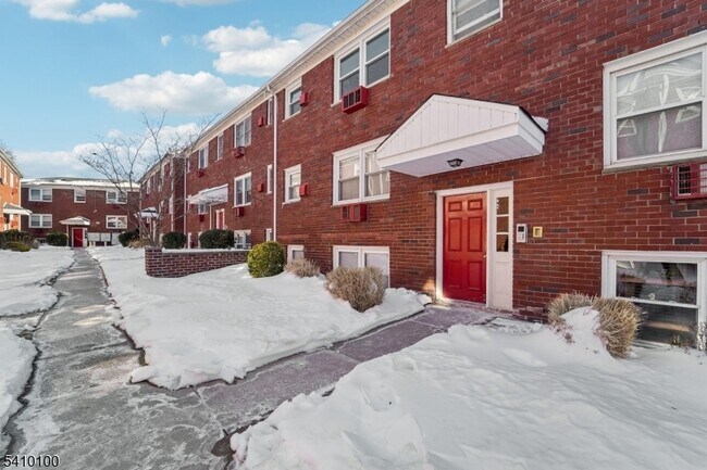 Building Photo - 476 Joralemon St