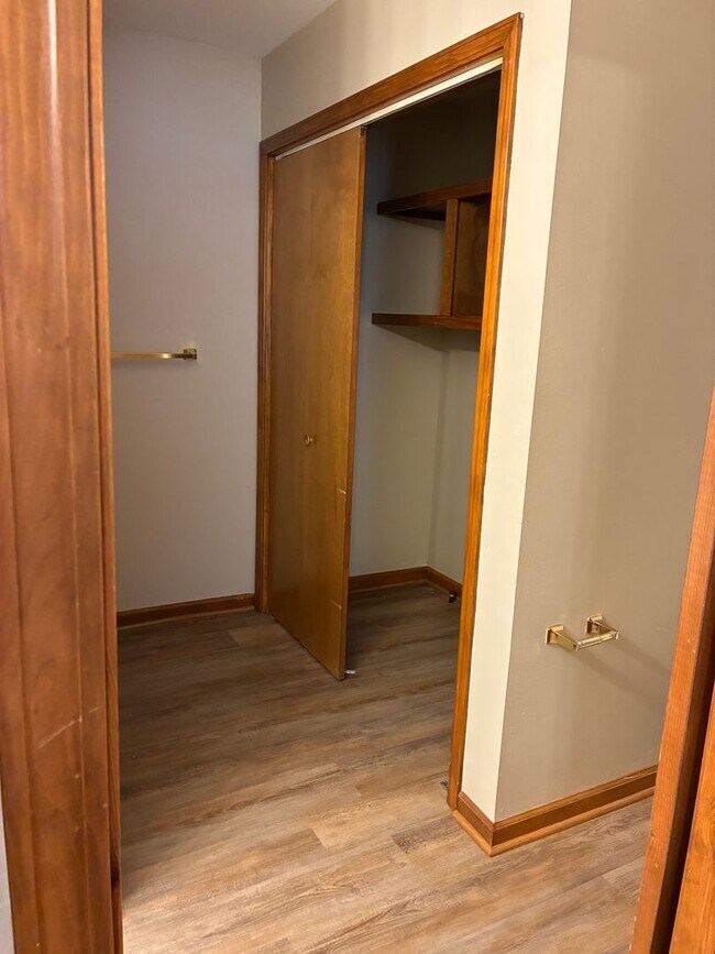 Building Photo - 2702 Oak Meadow Pl