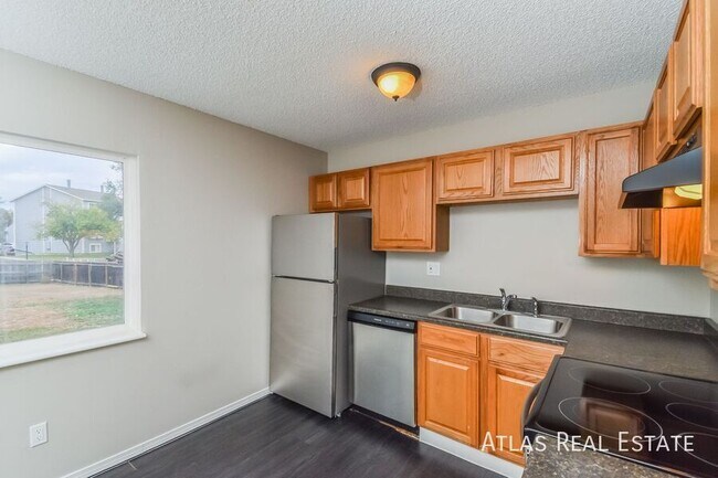 Building Photo - 4885 Artistic Cir