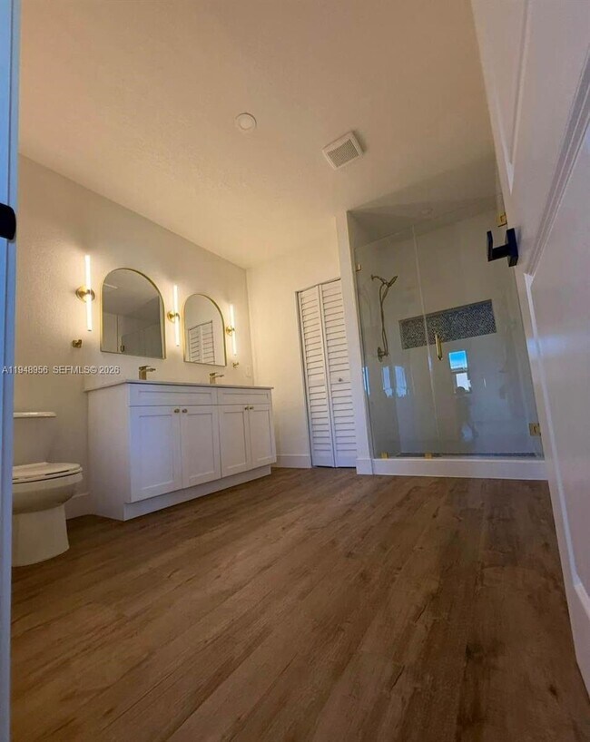 Building Photo - 14430 Fillmore St