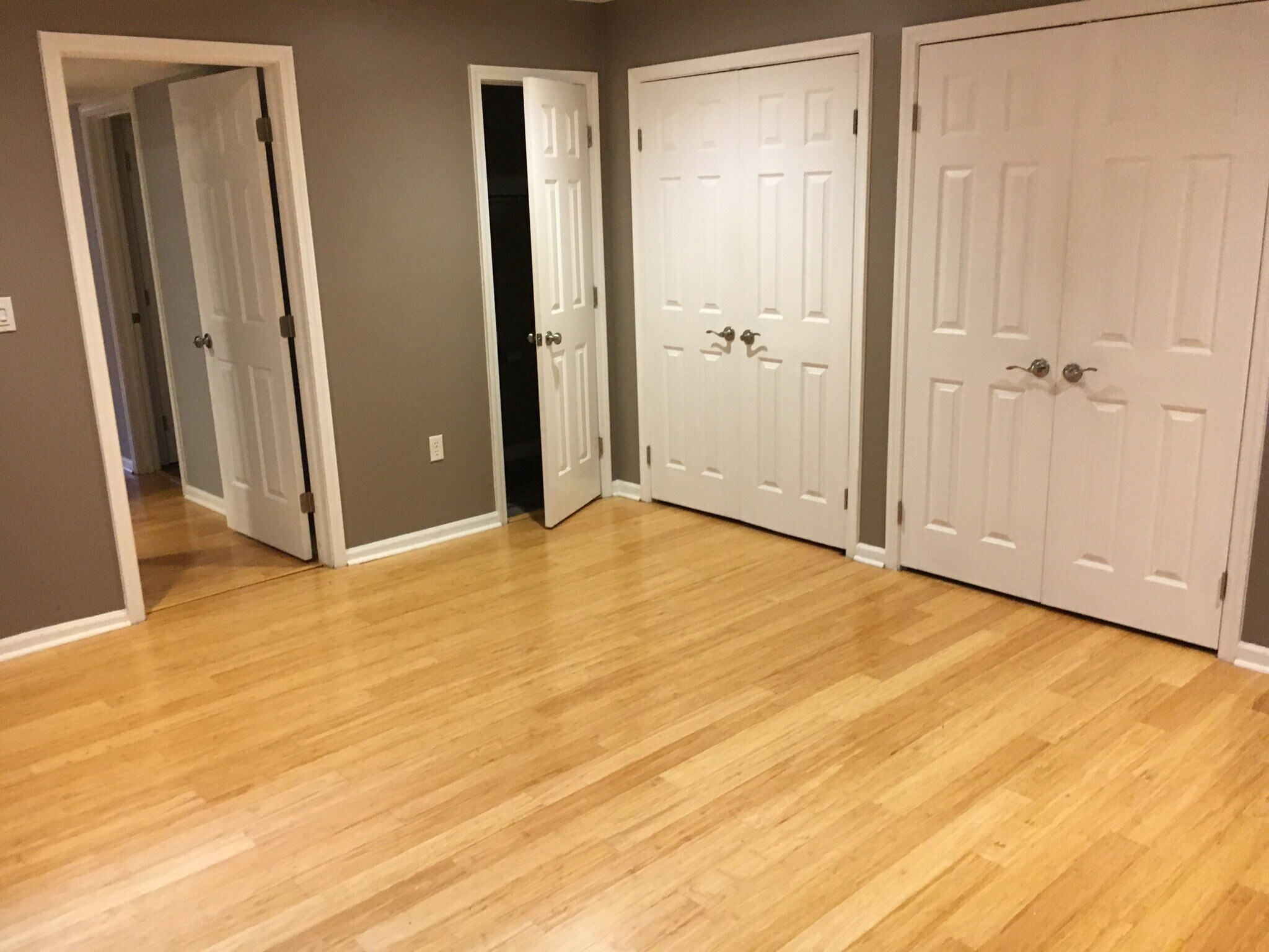 Building Photo - 417 W 8th St