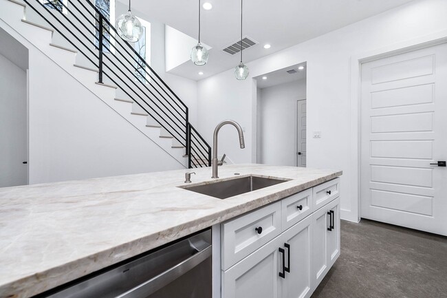 Building Photo - 3411 McGowen St