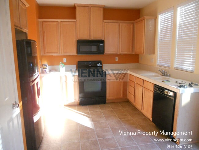 Building Photo - Cute Home for Rent in Roseville!