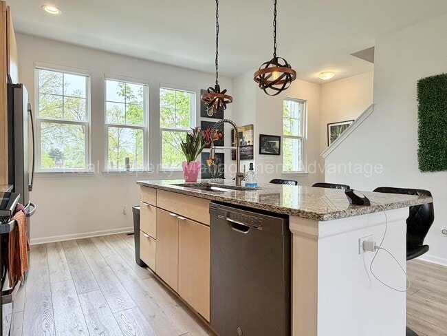 Building Photo - Modern 2020 Built Townhome Just Steps from Downtown Ferndale!
