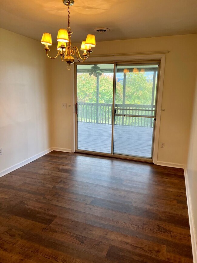 Building Photo - Large home in convent Blacksburg location