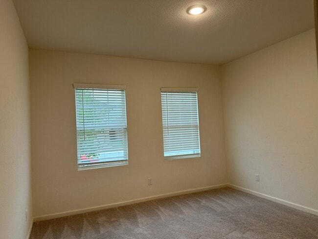 Building Photo - 1529 Escondido Dr