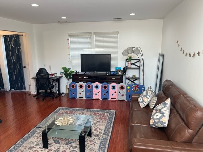 Building Photo - 3166 Bromley Ln