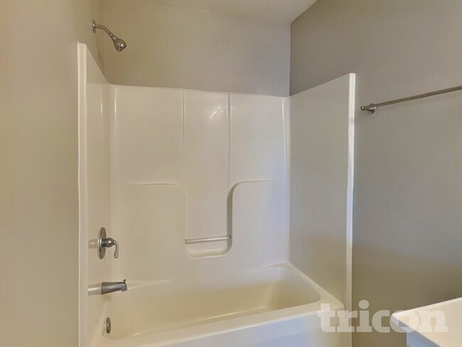 Building Photo - 5204 Halverson Ct