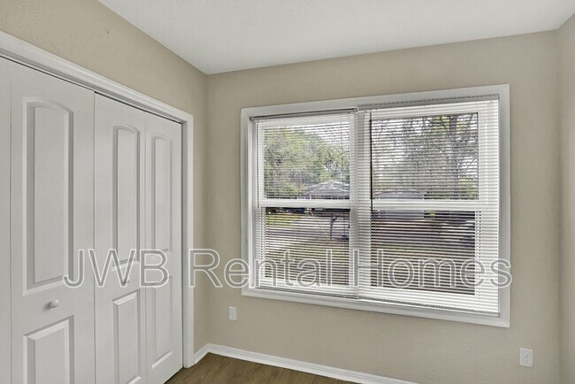 Building Photo - 8944 Jackson Ave