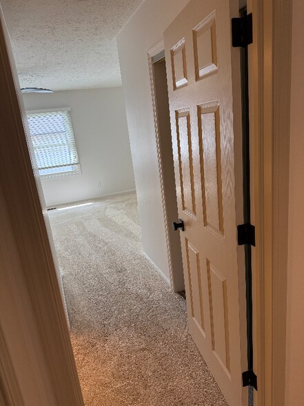 Building Photo - 9523 Maple Way