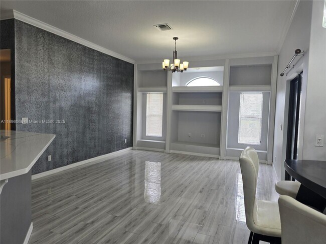 Building Photo - 3401 SW San Benito St