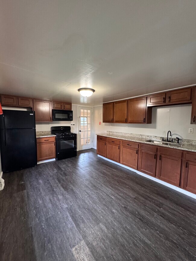 Building Photo - 12708 Foster St