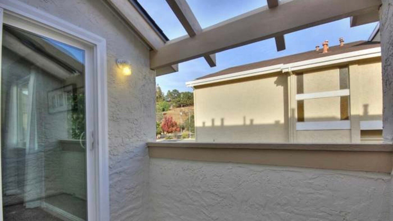 Private balcony - 1348 Daniel Ct