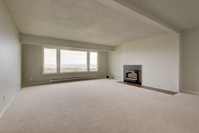 Building Photo - 3 Bedroom Condo on West Beach Bluffs **$500 off the first months rent**