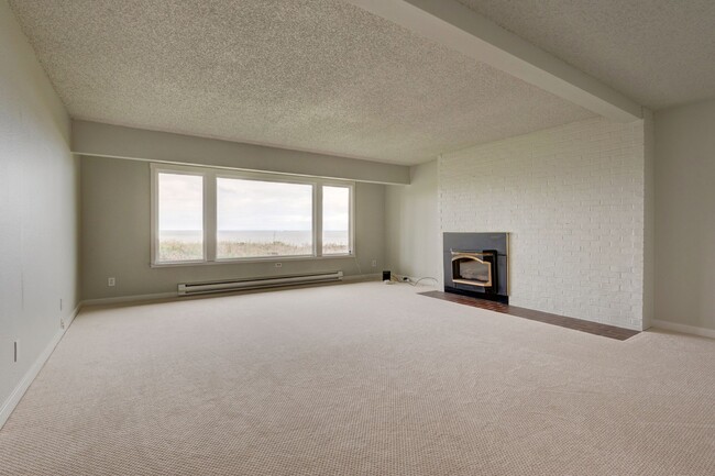 Building Photo - 3 Bedroom Condo on West Beach Bluffs