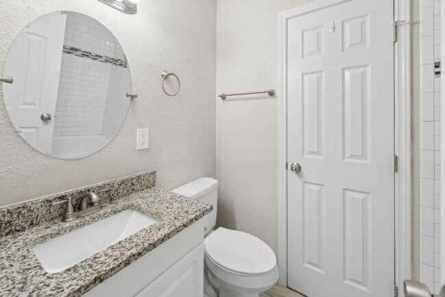 Building Photo - 915 Stonegate Dr