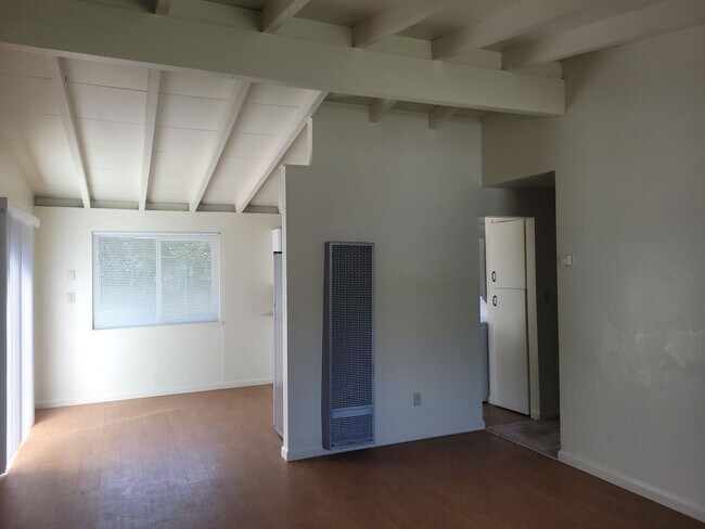 Building Photo - Charming North Highlands home.