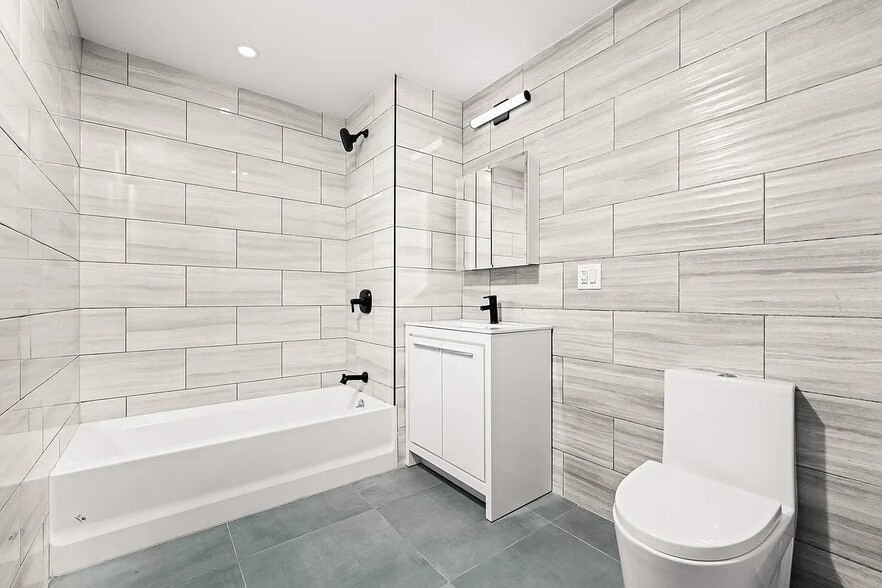 Building Photo - 336 E 112th St