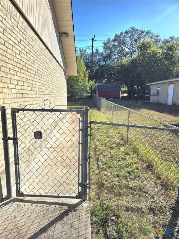 Building Photo - 1204 Amthor Ave