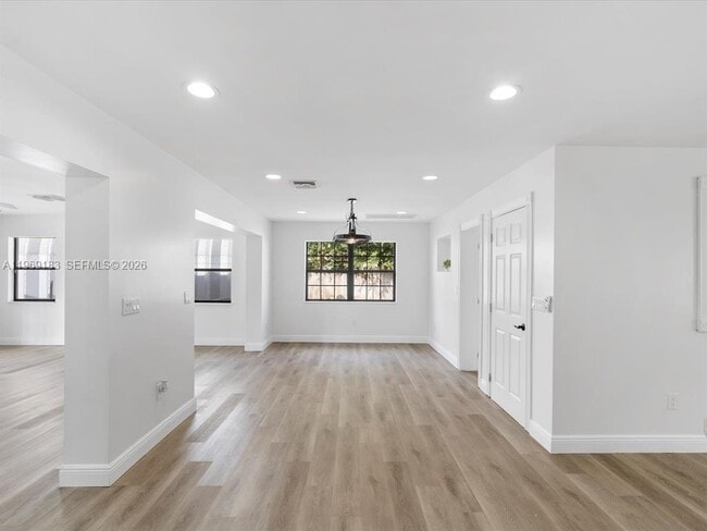 Building Photo - 8 SW 11th St