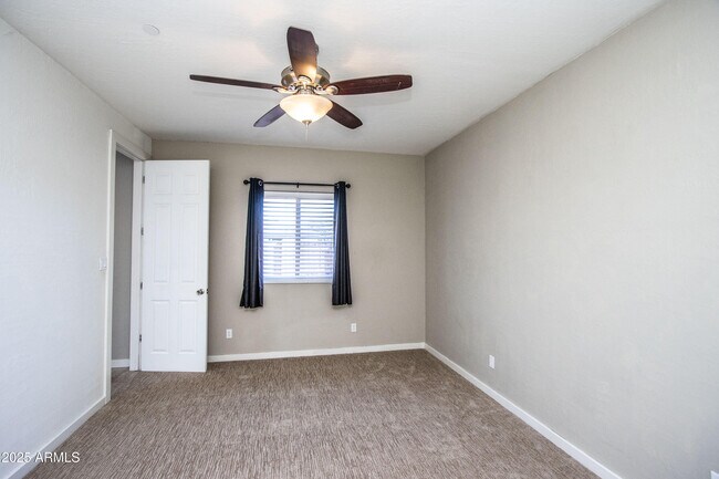 Building Photo - 3609 N Navajo Trail