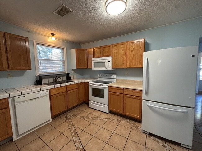 Building Photo - 4411 Donwood Dr