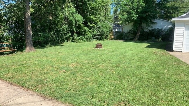 Building Photo - 211 Hadley Ave