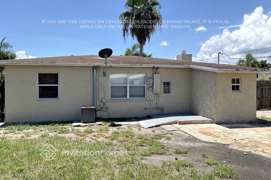 Building Photo - 725 Caddie Pl